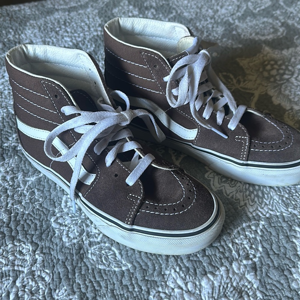 Van’s off the wall brown hi- tops woman’s US size 6.5